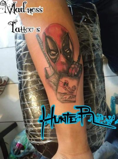 Deadpool tatuaje realizado por Zaa Hunter