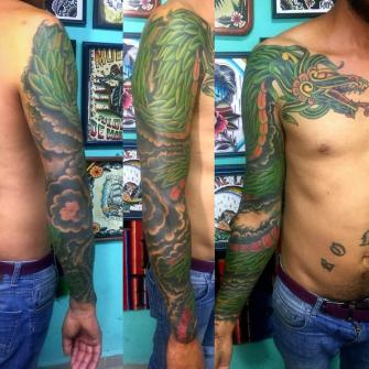Full sleeve quetzalcoatl  tatuaje realizado por Electric tattoo