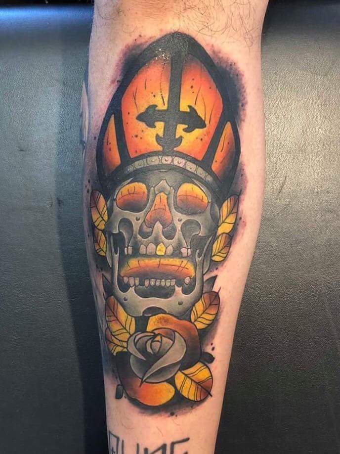 Cráneo tatuaje realizado por Alejandro Hernández (Piolink)