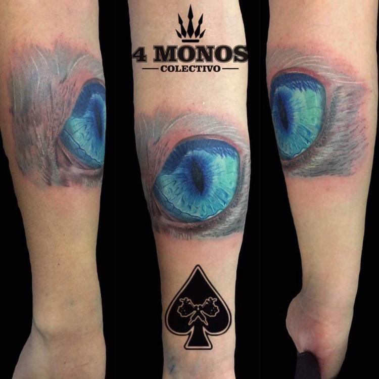 ojo tatuaje realizado por Uriel Martínez