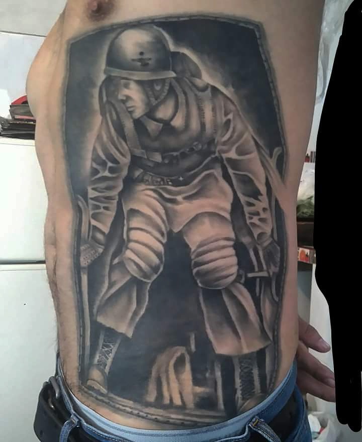 soldado paracaidista tatuaje realizado por Rene pacheco