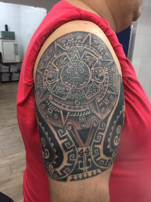 prehispanico tatuaje realizado por Rene pacheco