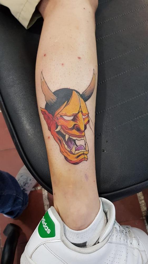 demonio a color tatuaje realizado por Rodrigo Guzmán (Tokie Roy)