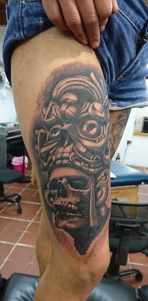 craneo tatuaje realizado por Paulino Vergara (Mono)