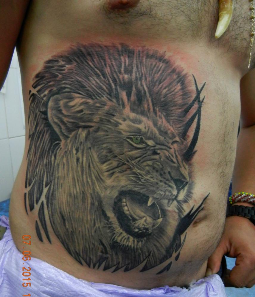 leon tatuaje realizado por Rene pacheco