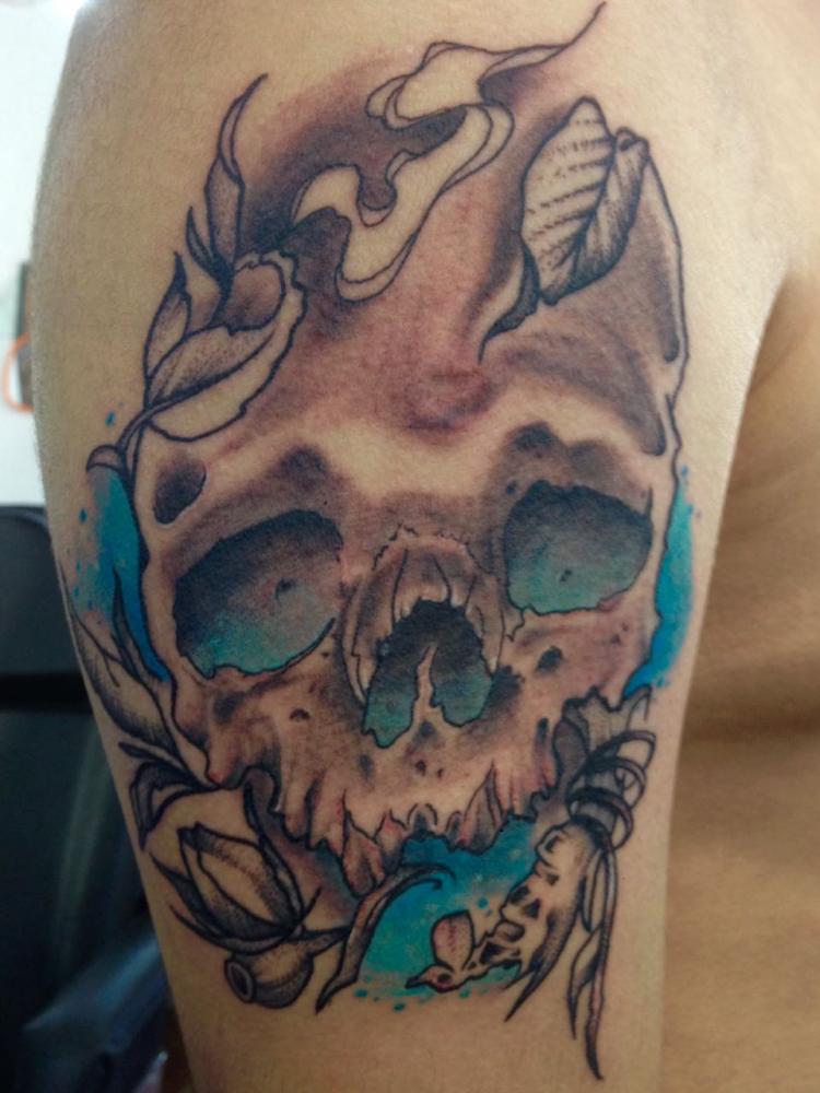 Cráneo  tatuaje realizado por Moreno Ivan (Droes)