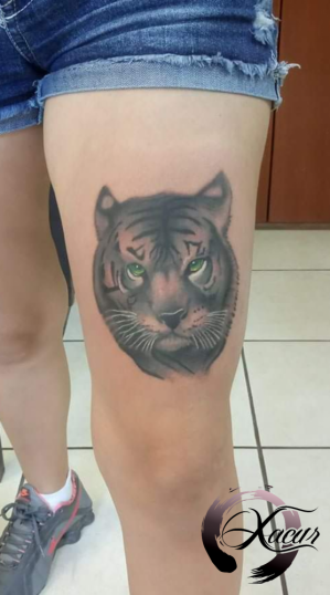 Tigre black and gray tatuaje realizado por Xacur Tattooist