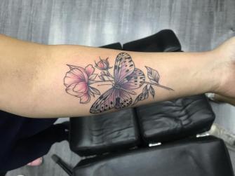 Mariposa  tatuaje realizado por SOHO CUSTOM TATTOO