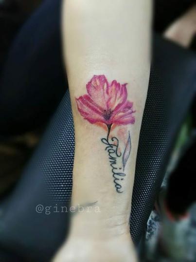 Flor Familia tatuaje realizado por Ginebra Lilith