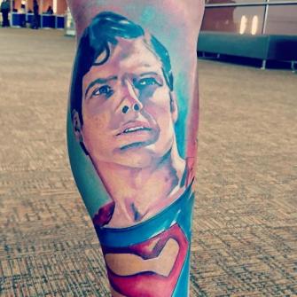 Superman  tatuaje realizado por Paulino Vergara (Mono)