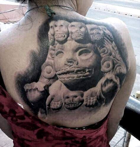 Prehispánico  tatuaje realizado por Paulino Vergara (Mono)