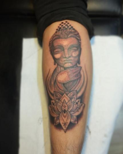 Buda tatuaje realizado por Xacur Tattooist