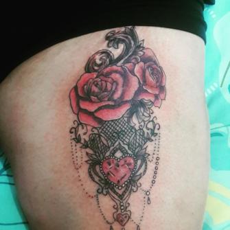 Rosas tatuaje realizado por TattoDanny