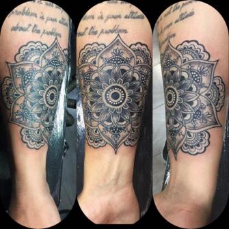 mandala tatuaje realizado por Rene pacheco