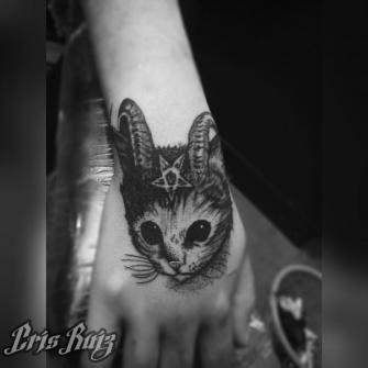 Gato Satán  tatuaje realizado por Cristhian Ruiz