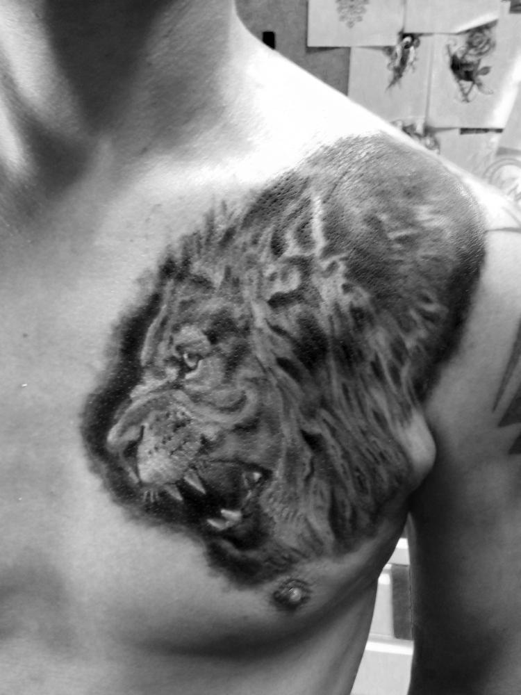leon tatuaje realizado por Garo Lozada