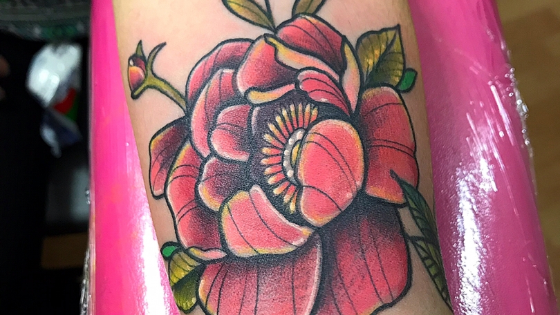 Tatuaje del artista Mexicano Wendy Martínez, Peonia | Tatuajes y más