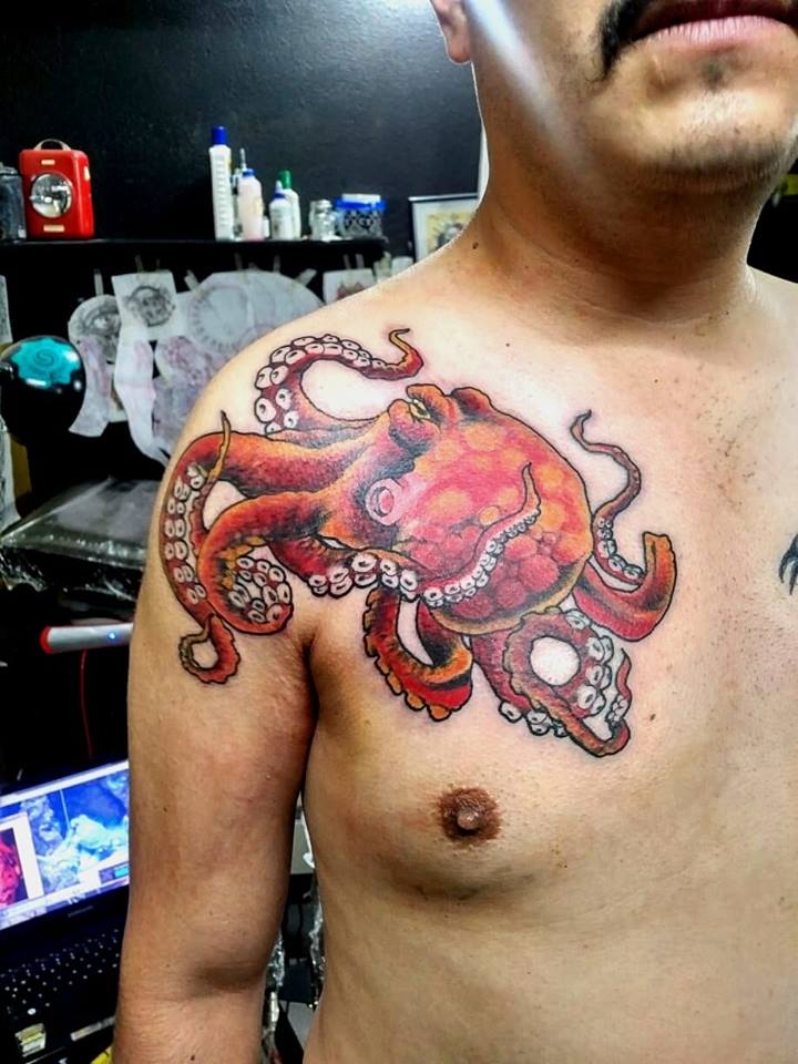 pulpo tatuaje realizado por Garo Lozada