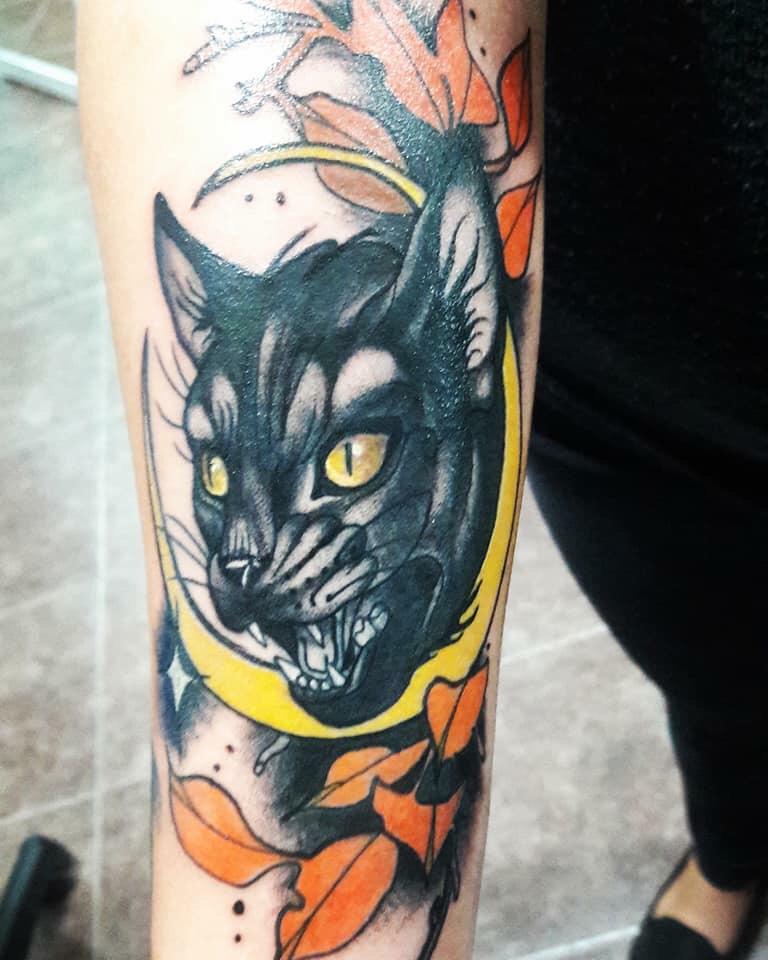 Gato negro tatuaje realizado por Dany R. Salazar