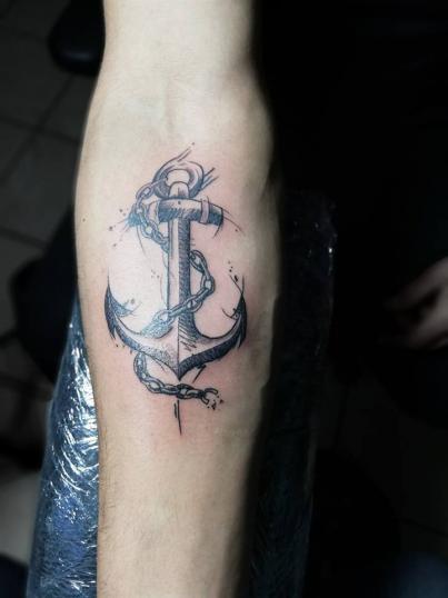 Ancla sketck tatuaje realizado por Omar Mendoza 