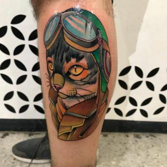 Gato tatuaje realizado por Brandon Quintana