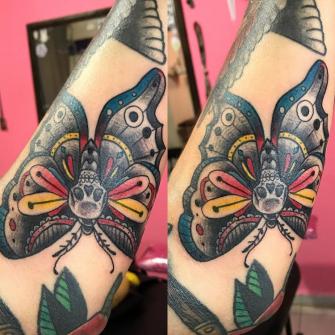 Mariposa  tatuaje realizado por Wendy Martínez
