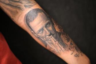RETRATO CHESTER BENNINGTON tatuaje realizado por Old Gangsters Tattoo Shop