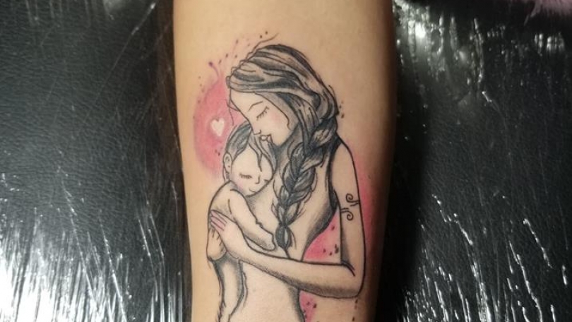 Tatuaje del artista Mexicano Omar Mendoza , Mamá | Tatuajes y más