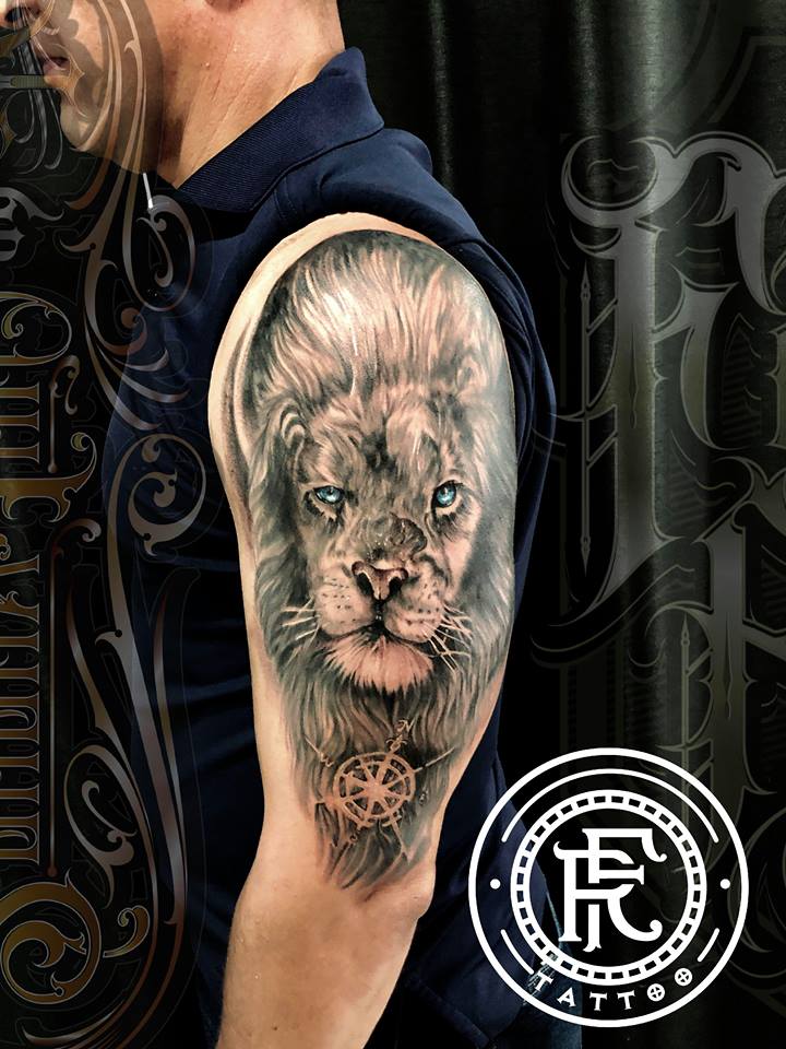 Leon, Black and Grey tatuaje realizado por Fabian Rojas