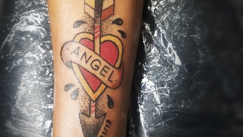 Tatuaje del artista Mexicano Omar Mendoza , Corazón y flecha | Tatuajes ...