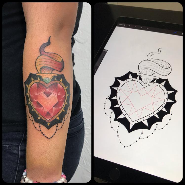 Sagrado corazón  tatuaje realizado por Edgar Salazar
