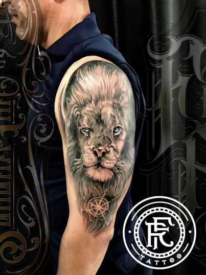 Leon, Black and Grey tatuaje realizado por Fabian Rojas