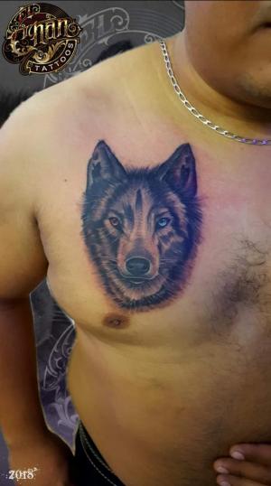 Lobo tatuaje realizado por El CHAN Tattoos