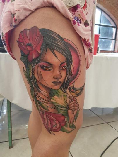 Mujer Neotradicional tatuaje realizado por Erik Ramírez