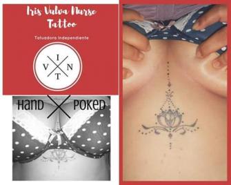 Flor loto en medio de los senos tatuaje realizado por Iris Vulva Nurse