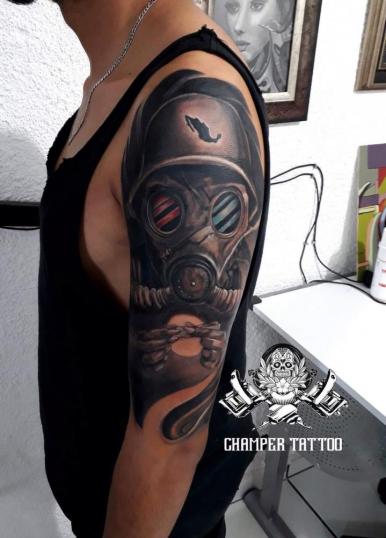  Máscara de gas.  tatuaje realizado por Champer tattoo Querétaro 