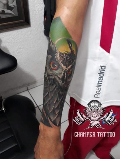 Buho  tatuaje realizado por Champer tattoo Querétaro 