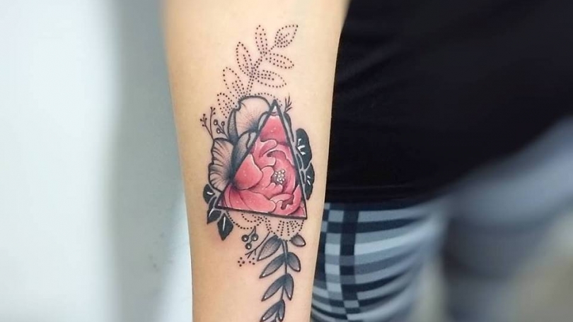 Tatuaje del artista Mexicano Roberto Valencia, Flor Peonía | Tatuajes y más