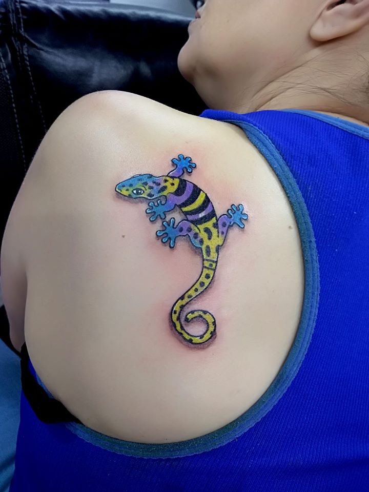 Salamandra tatuaje realizado por Adan dados uno