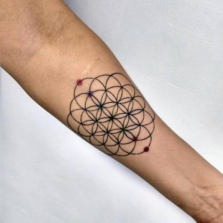 Geométrico  tatuaje realizado por Nowone