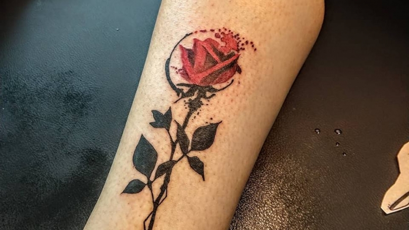 Tatuaje del artista Mexicano Nowone, Rosa en el pie | Tatuajes y más