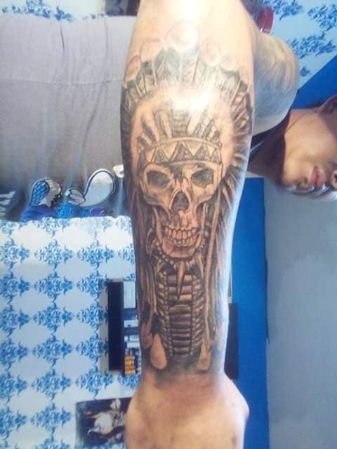 Cráneo prehispánico tatuaje realizado por Rak Martinez