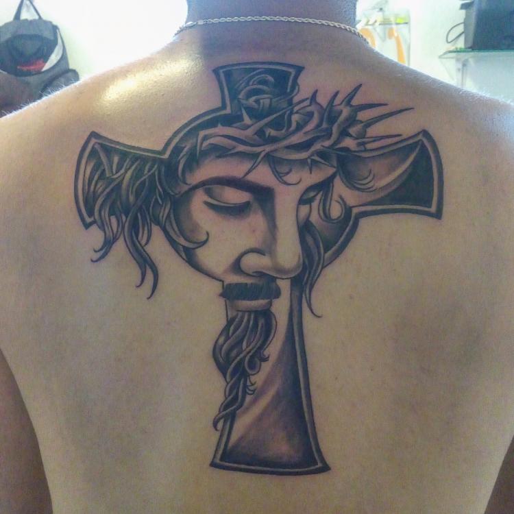 Cisto tatuaje realizado por Cristopher Ortiz