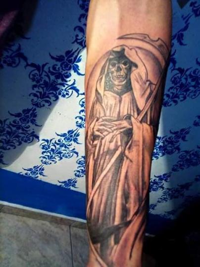 Santa Muerte tatuaje realizado por Rak Martinez