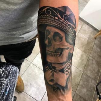 Cráneo Black and Grey tatuaje realizado por AR KY