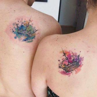 Coronas  tatuaje realizado por Jonathan Aguirre
