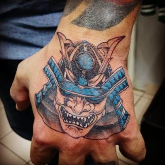 Samurai  tatuaje realizado por Jonathan Aguirre