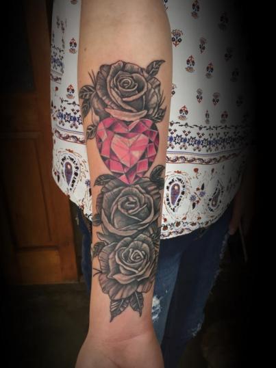 rosas tatuaje realizado por Rene pacheco