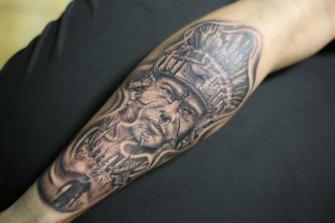 GUERRERO AZTECA tatuaje realizado por Old Gangsters Tattoo Shop