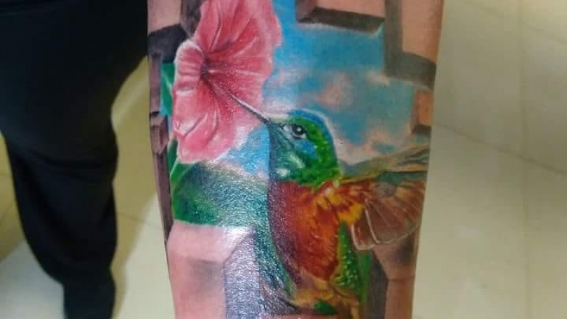 Tatuaje del artista Mexicano Richards Ávila, Colibrí | Tatuajes y más
